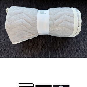 Sak’s Elegant Cream Bedding Blanket